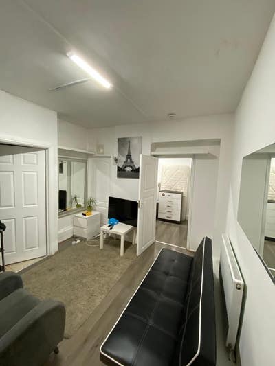 West Kensington Furnished Flat- All Bills included Main Photo