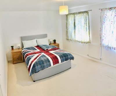 King Room + Private Bathroom | Only 1 Lodger | GWP Main Photo
