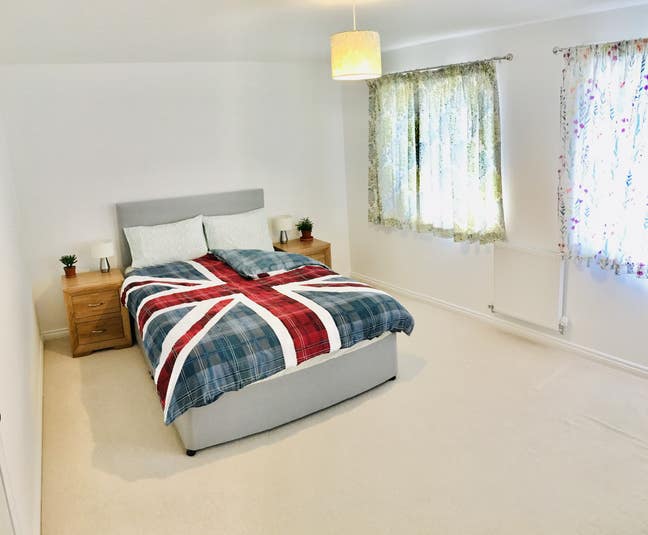 King Room + Private Bathroom | Only 1 Lodger | GWP Main Photo