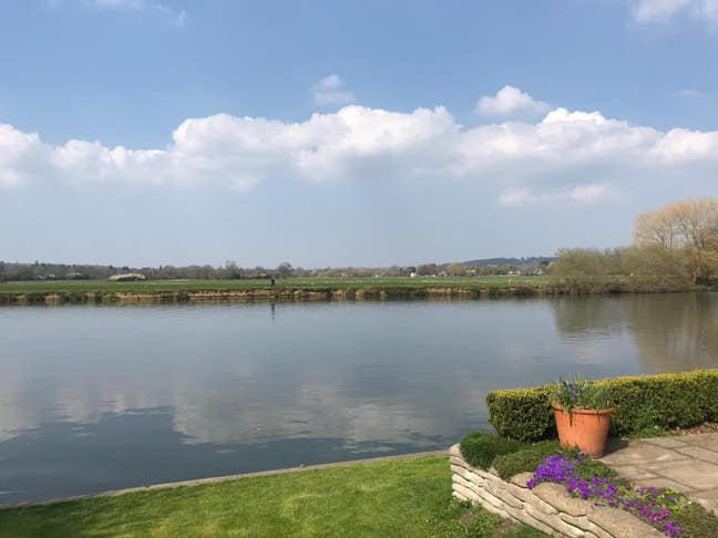 Ensuite double with balcony overlooking the Thames Main Photo