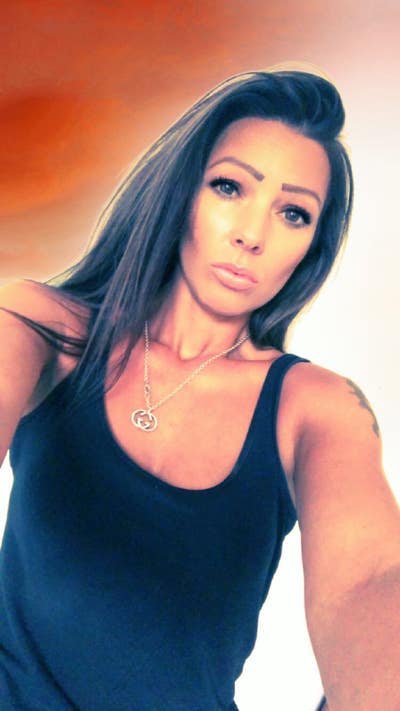 I am a female aged 43 and looking for a singl... Main Photo