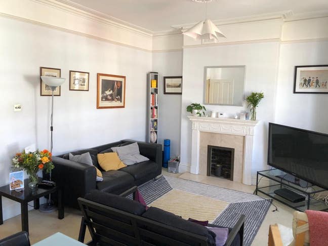Spacious room in 3 bed Clapham flat Main Photo