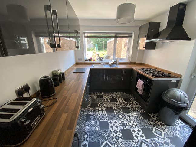 EnSuite with private garden - near fosse park  Main Photo