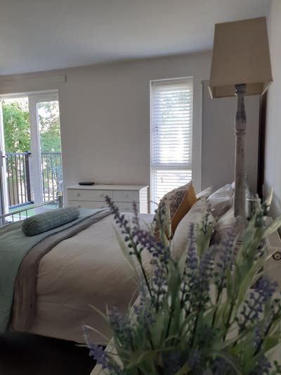 Stylish with En-suite & Balcony. Pets welcome  Main Photo