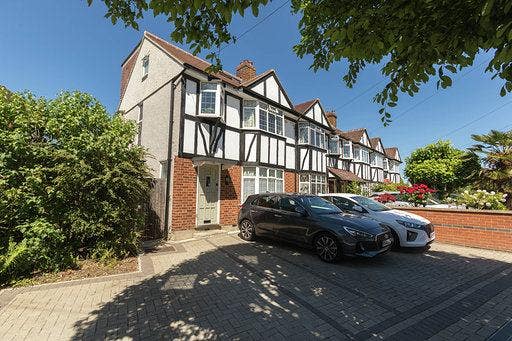 Double  Room in House Share with Parking  Main Photo