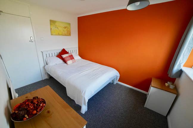 Now Live this Modern Refurbished 5 Bedroom House Main Photo