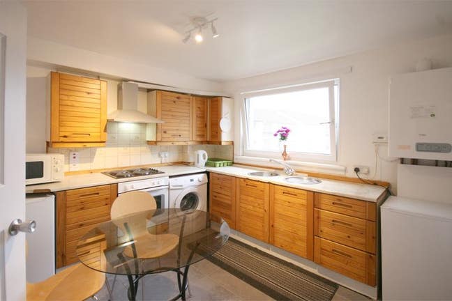 Three bedrooms to let - close Heriot-Watt & Napier Main Photo