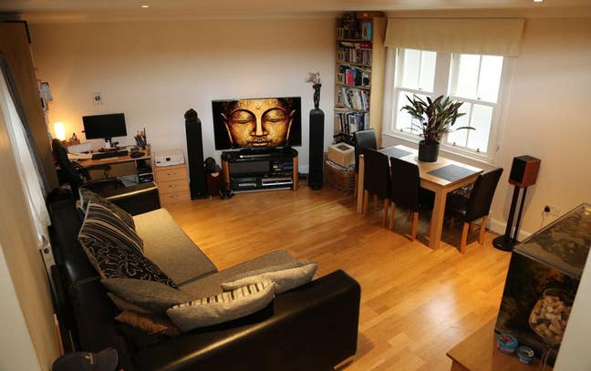 Cosy and quiet double bedroom to let in zone 1  Main Photo