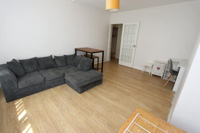 Brixton 3 Double Bedroom Flat with private garden Main Photo