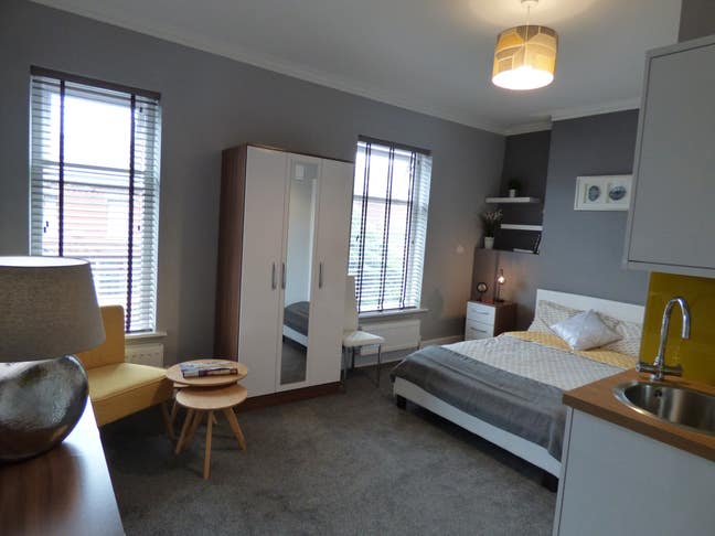 En-suite Studio/Kitchenette/Prof. House Share Main Photo