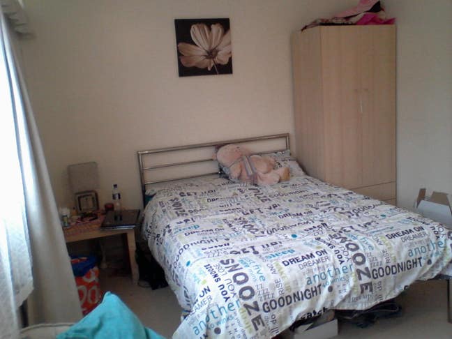 Good size Double Room 5 minutes from town centre Main Photo