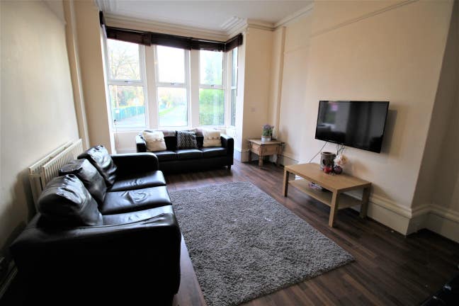 Big Cheap House Share Move in Today ! Main Photo