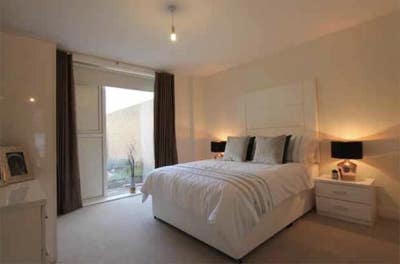 Luxury King size bed | en suite | amenities close  Main Photo