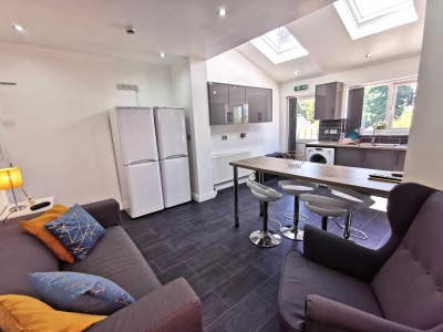 ** NEW Lovely Luxury En Suite - No Bills To Pay! Main Photo