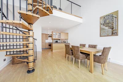 WFH-friendly | HUGE Waterfront Flat | Bonus Room Main Photo