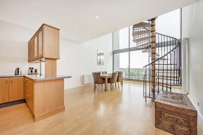 WFH-friendly | HUGE Waterfront Flat | Bonus Room Main Photo