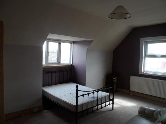 Modern Furnished Large En-Suite Double Room To Let Main Photo