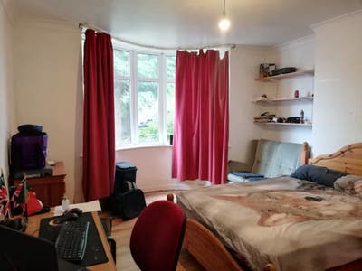 Extra Large Double Room in a friendly house :) Main Photo