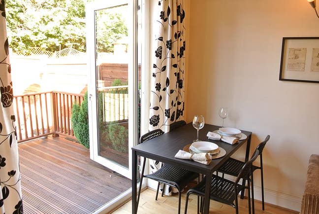 Large Room, Nice House  - Garden Main Photo