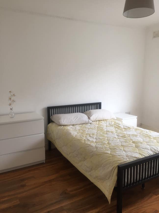 Fantastic 4 Bedroom House with Garden    Main Photo