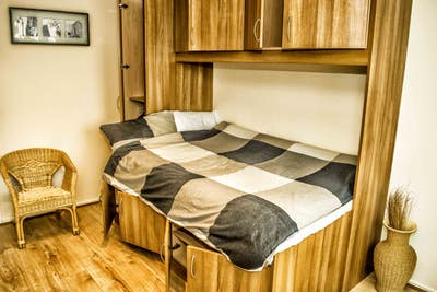  Spacious studio available close to center Main Photo