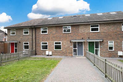 House 5 Minutes from East 15 Acting School Main Photo