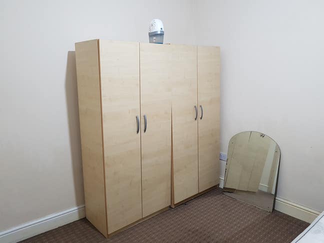 Nice & Clean double room to let in a family house Main Photo