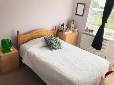 A large and bright single room with a double bed  Main Photo