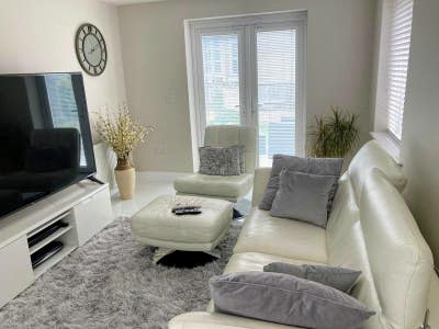 Looking for a Tidy, Professional female Main Photo