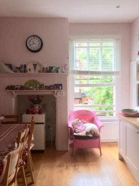 Double Room &pound;990 inc bills. 3 mins to Zone 2 Tube Main Photo