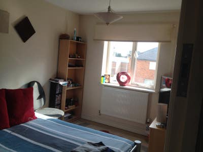 Trowbridge: Double room in shared town house Main Photo