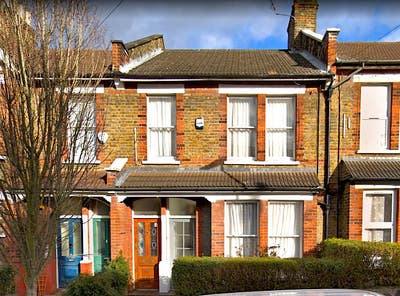 Spacious Edwardian garden flat  Main Photo