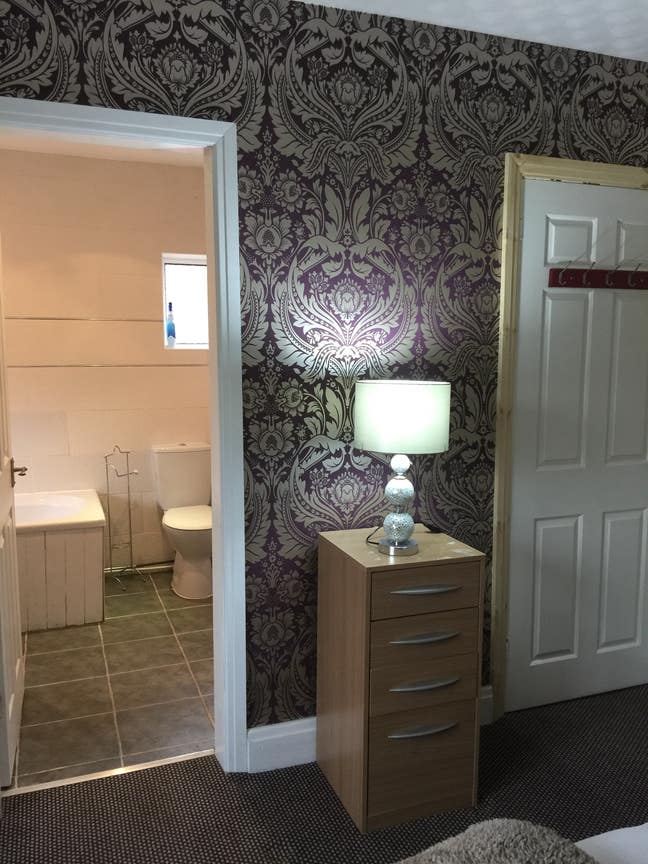 En-Suite Room in Family Home  Main Photo