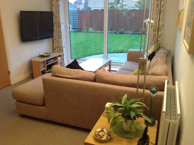 Large double on quiet street with garden Main Photo