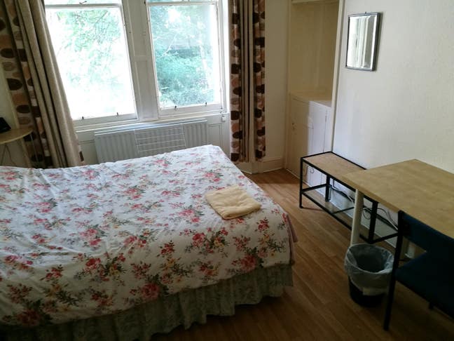 Two bedroom flat to let in Newington Edinburgh Main Photo