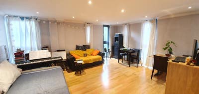 Large spacious self contained studio flat in Kings Main Photo