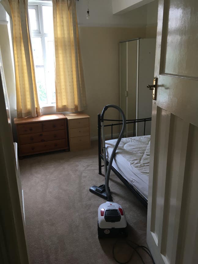 Available room in 3 bed flat -Awesome location Main Photo