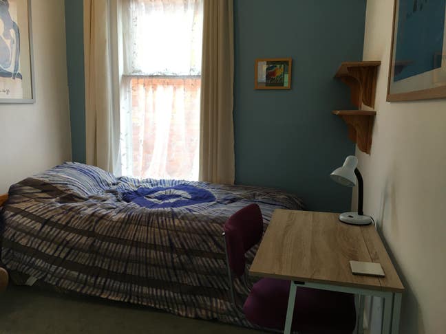 Single bedroom in spacious house in Southbourne Main Photo
