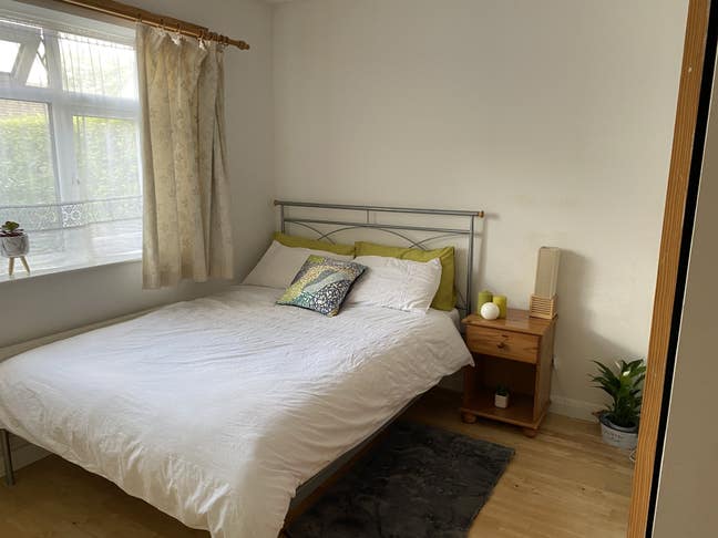 Double en suite room available in shared house Main Photo