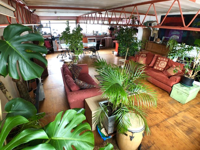 Comfortable Mez Rm in Apt.Warehouse, N4/Zn2 Main Photo