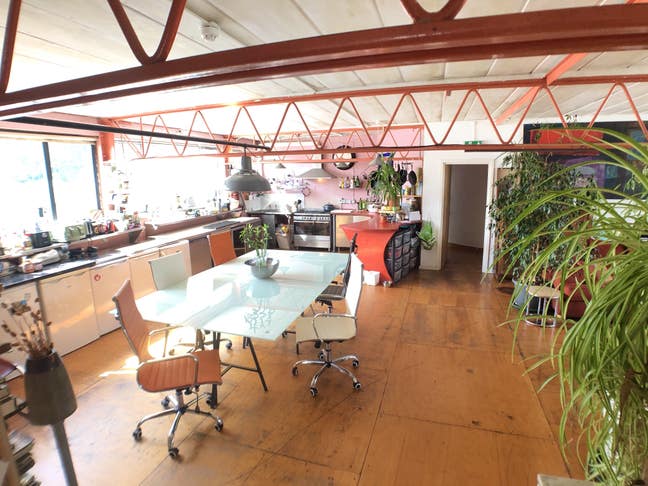 Comfortable Mez Rm in Apt.Warehouse, N4/Zn2 Main Photo