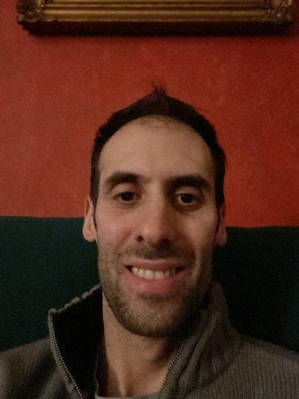 Professional Male seeks a double room Main Photo