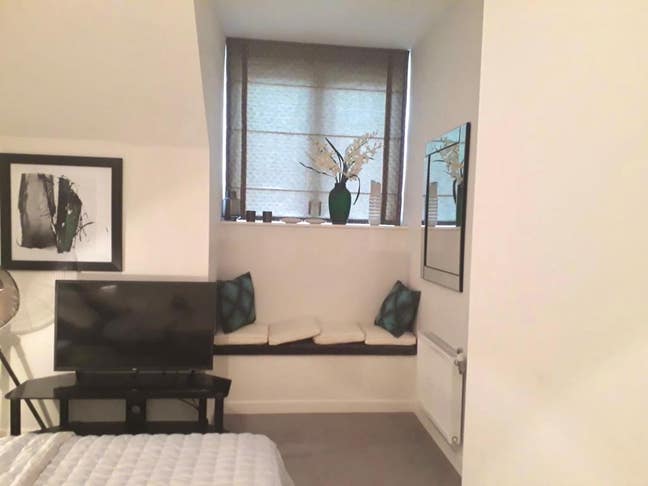 EN SUITE Room in a modern new build family home  Main Photo