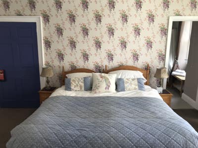 Large en-suite room nr Pembroke  Main Photo