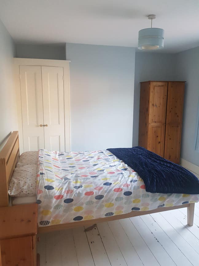 Good size double in nice house share Main Photo