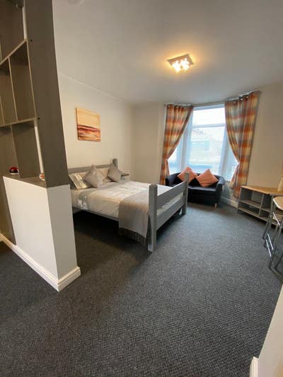 Stunning House - 1 Lovely En-Suite Room Main Photo