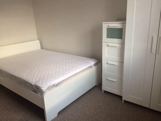 Feltham, double ensuite room(inc bills) From £839 Main Photo