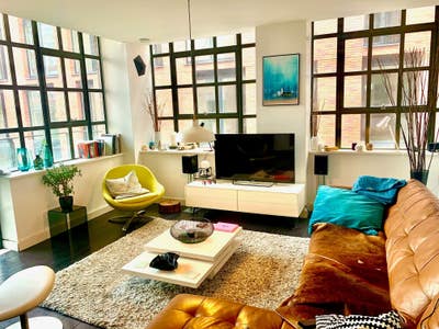 Bright, modern NQ flat share Main Photo