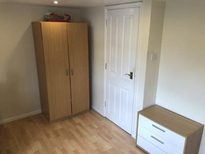 Very large fully furnished, double room Main Photo