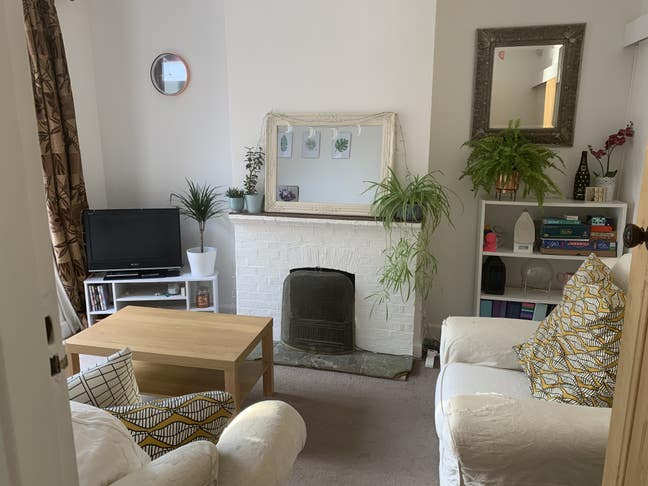 Double room with garden opposite Stoke Park Main Photo